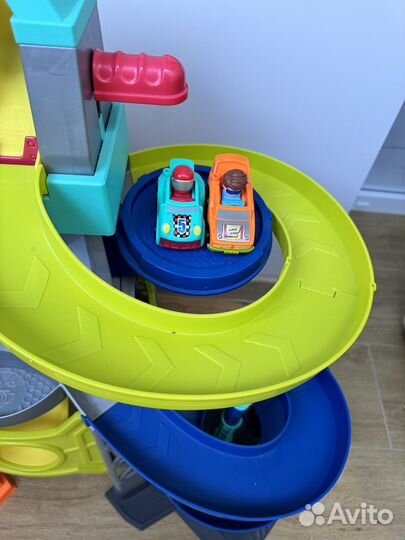 Гоночный трек с машинками