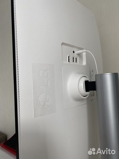 Монитор LG 27UP650-W