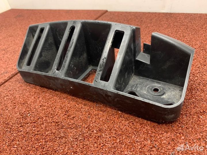 Кронштейн заднего бампера задний Skoda Rapid седан