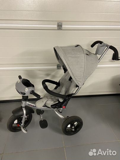 Трехколесный велосипед с ручкой Tech Team Luxury