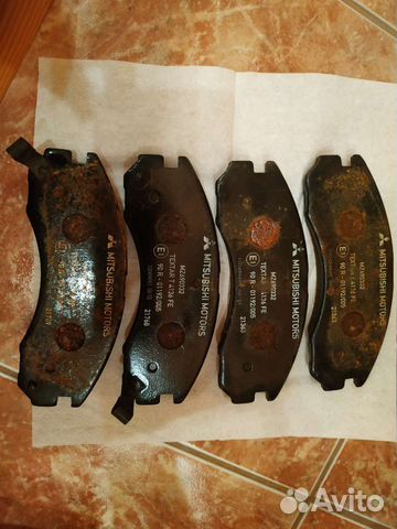 Передние и задние тормозные колодки на mitsubishi
