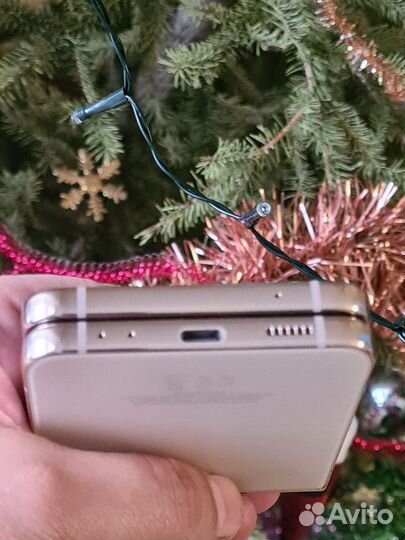 Samsung Galaxy Z Flip4, 8/256 ГБ