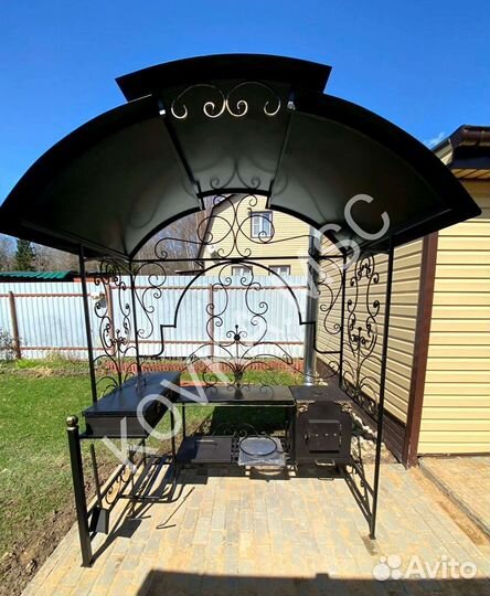 Мангал с крышей