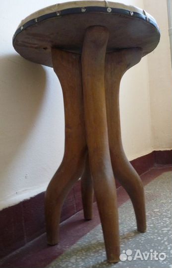 Табурет-подставка на корнеообрзных ножках