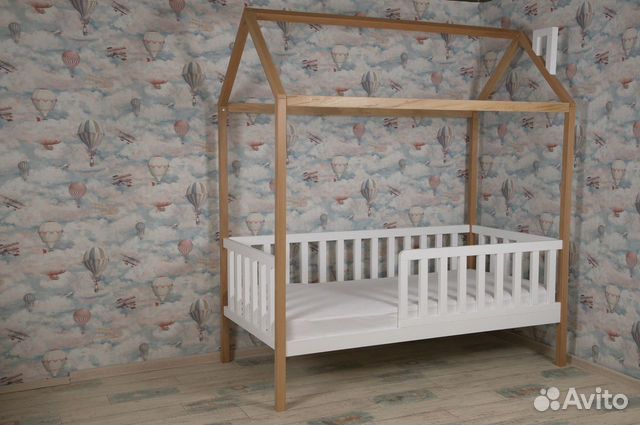 Кровать домик из массива бука