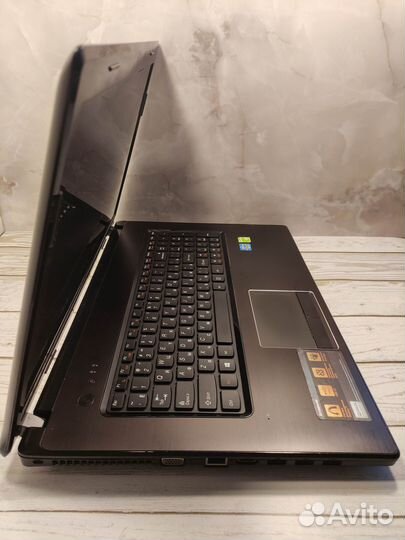 Огромный ноутбук 17 Дюймов/8Гб Озу/i5/GeForce 2Гб