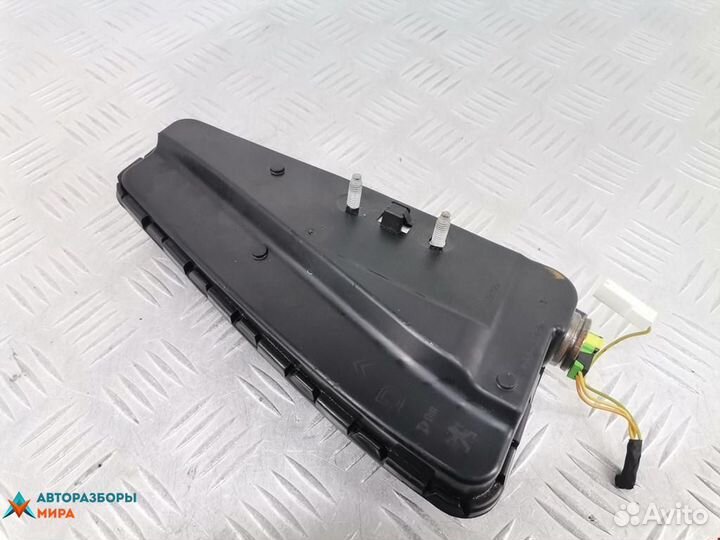 Подушка безопасности сиденья Peugeot 3008 2010