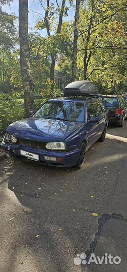 Volkswagen Golf 1.6 МТ, 1997, битый, 100 000 км