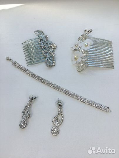 Украшения: серьги, браслет, гребешки