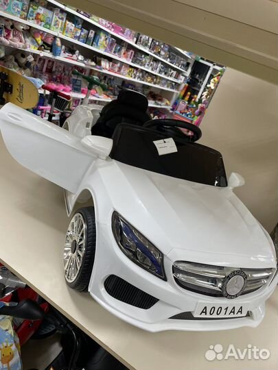 Электромобиль на пульте Mercedes