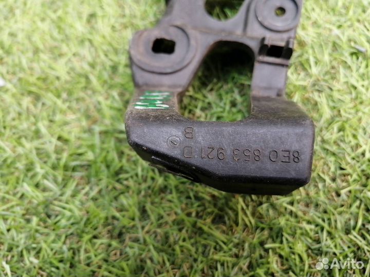 Крепление бампера Audi A4 B7