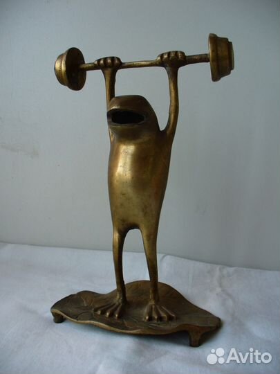 Лягушка со штангой. Латунь