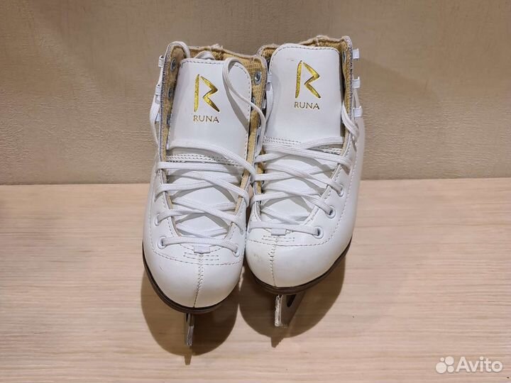 Фигурные коньки Runa