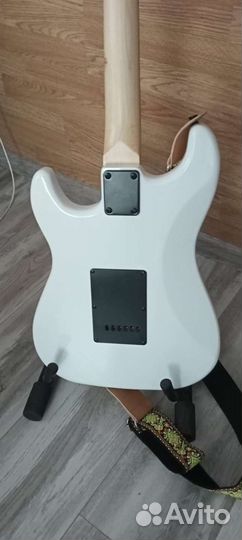 Sqoe sest230 Stratocaster HSS White