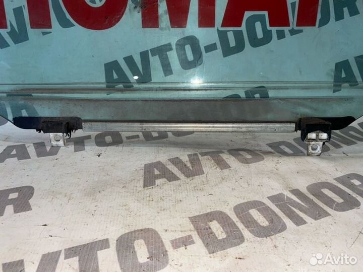 Стекло боковое Toyota Avensis T250 2003-2006