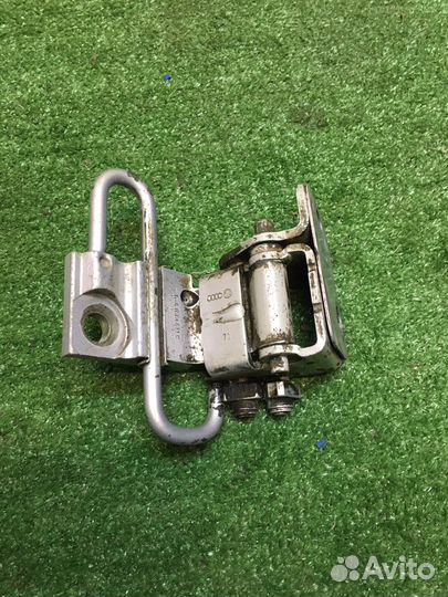 Петля задней левой двери VW Bora