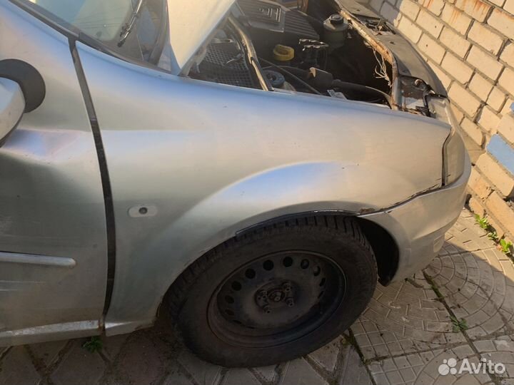 Переднее правое крыло Renault Logan 1 фаза 2