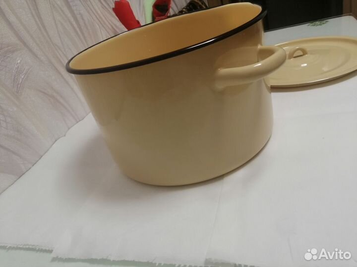 Кастрюля эмалированная большая