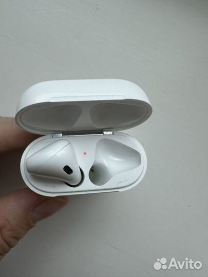 Наушник левый Apple Airpods 2 + база