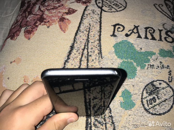 Телефон iPhone 8 64 gb