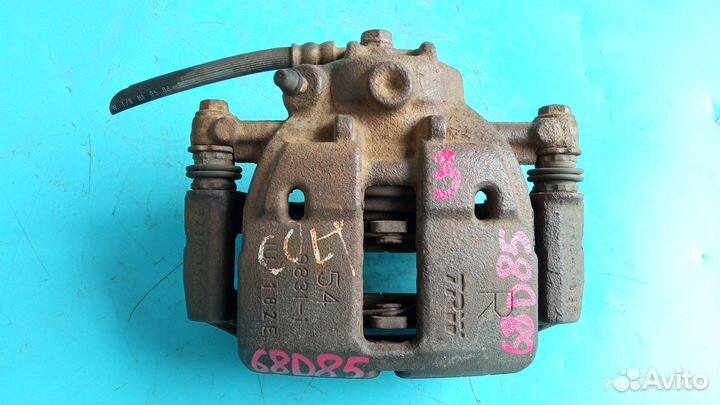 Суппорт передний правый для Mitsubishi Colt