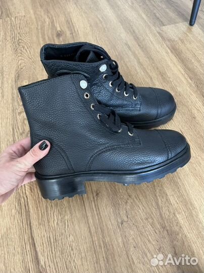 Кожаные ботинки Chanel