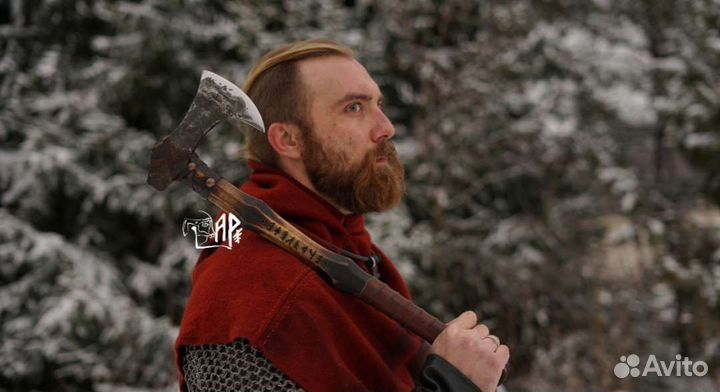 Кованый топор Рунический