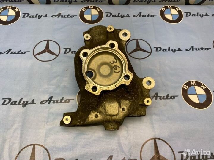 Кулак поворотный передний левый Bmw 750Il E66