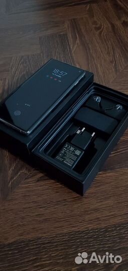Samsung Galaxy S10, 8/128 ГБ