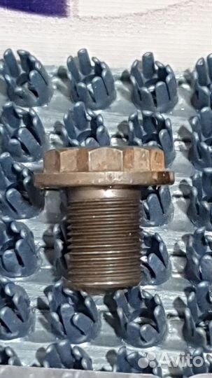 Болты крепления маховика Honda Accord