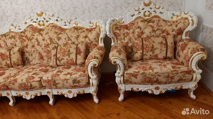 Диван холл королевский