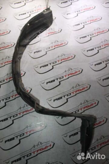 Подкрылок toyota isis ANM10G ANM10W ANM15G ANM15W