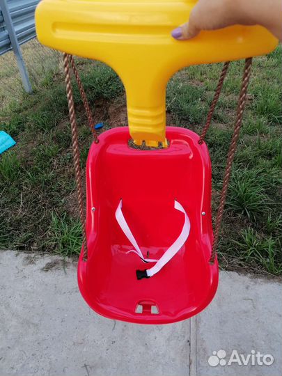 Качелях детская