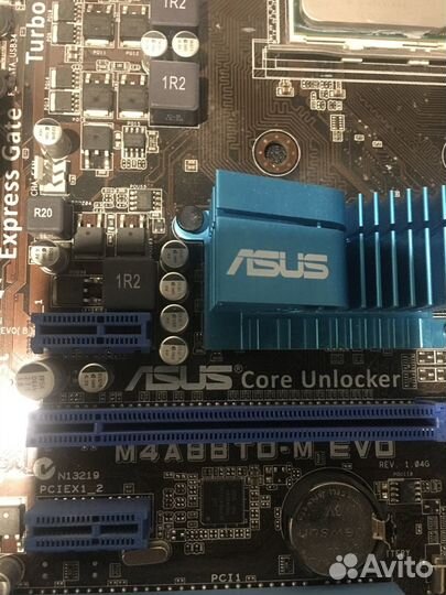 Материнская плата с процессором и памятью