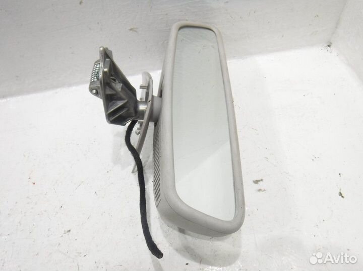 Зеркало заднего вида