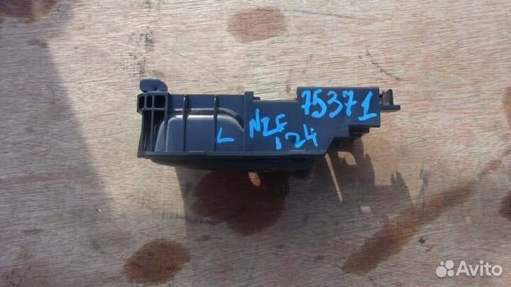 Ручка двери внутренняя левая Toyota Allex NZE124