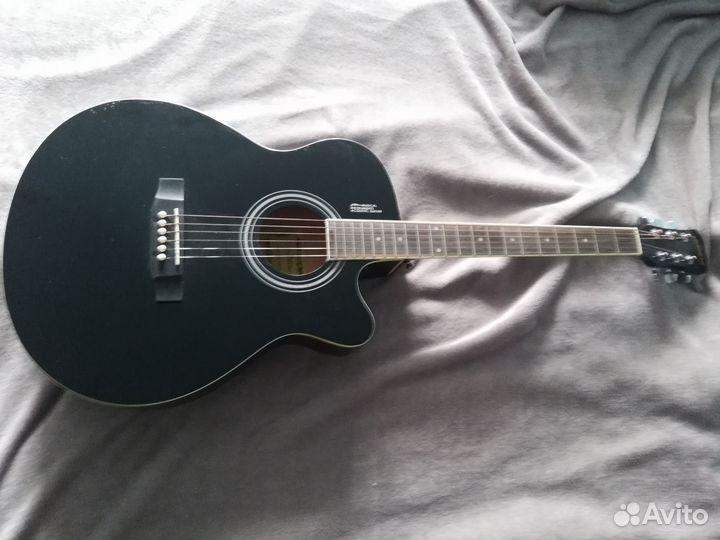 Акустическая гитара
