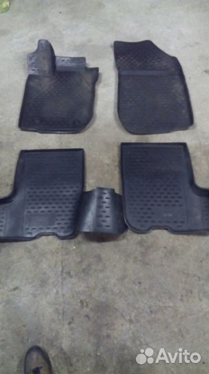Коврики на Рено сандеро
