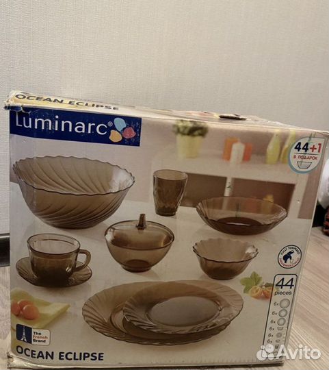 Набор столовой посуды 45 штук