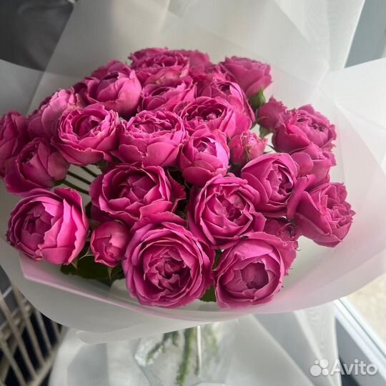 Букет из кустовых пионовидных роз 