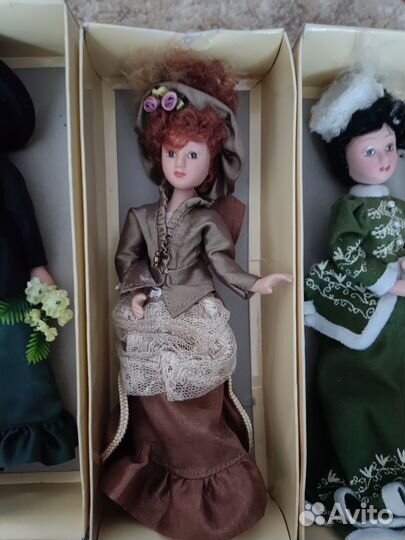 Кукла фарфоровая
