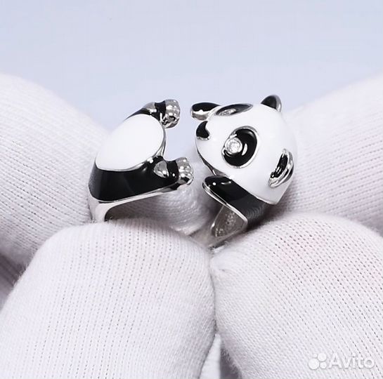 Кольцо с эмалью и фианитами