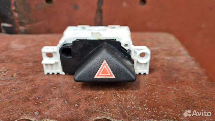 Кнопка аварийной сигнализации Фокус 1
