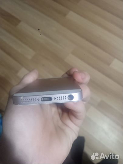 iPhone SE, 32 ГБ