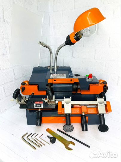 Станок KeyWorld 100F для нарезки ключей