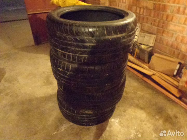 Atturo AZ600 245/40 R18