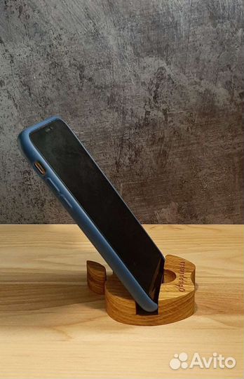 Подставка для телефона из дерева 