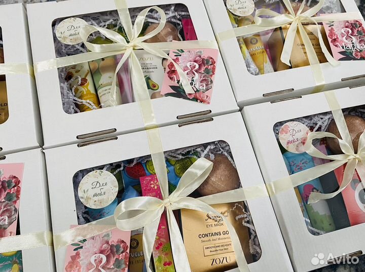 Подарочные наборы косметики / женские бьюти боксы