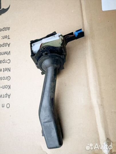 Подрулевой переключатель дворников Leon 2