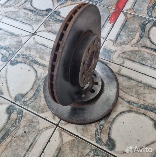 Тормозной диск Skoda Octavia A5